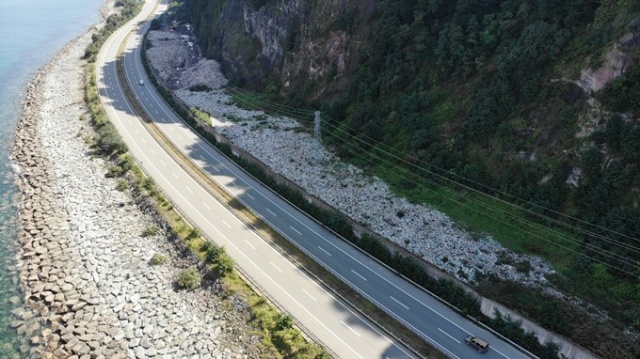 Karadeniz Sahil Yolu çöp yolu oldu! 8