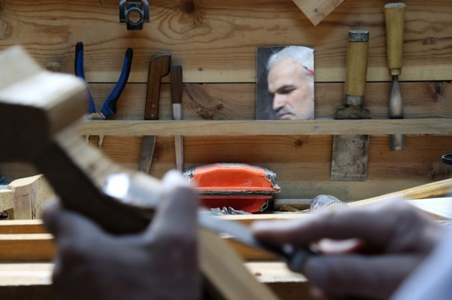 Öldü sanılıp başında ağıt yakılmıştı Kemençe ile hayata tutundu 2