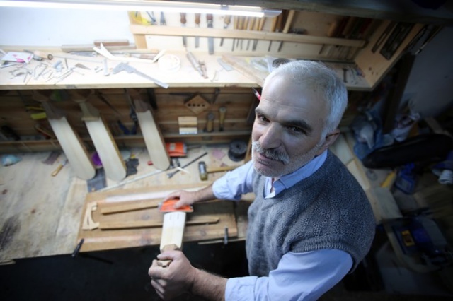 Öldü sanılıp başında ağıt yakılmıştı Kemençe ile hayata tutundu 6