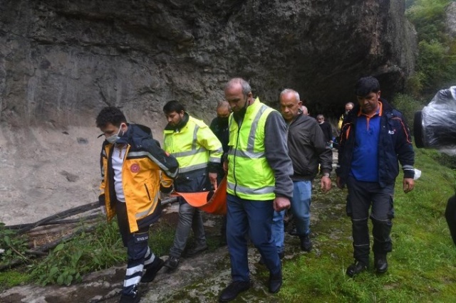 112 ve AFAD ekipleri yaşlı hasta için seferber oldu 3