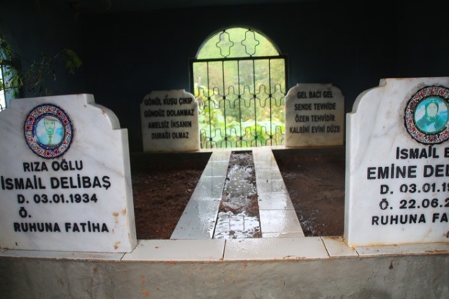 32 yıl önce kendi elleriyle kazdığı mezara defnedildi 6