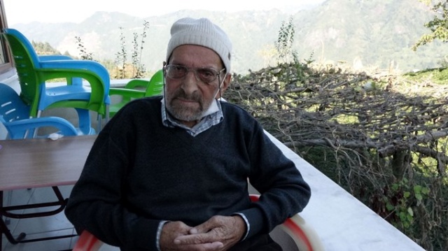 32 yıl önce kendi elleriyle kazdığı mezara defnedildi 4