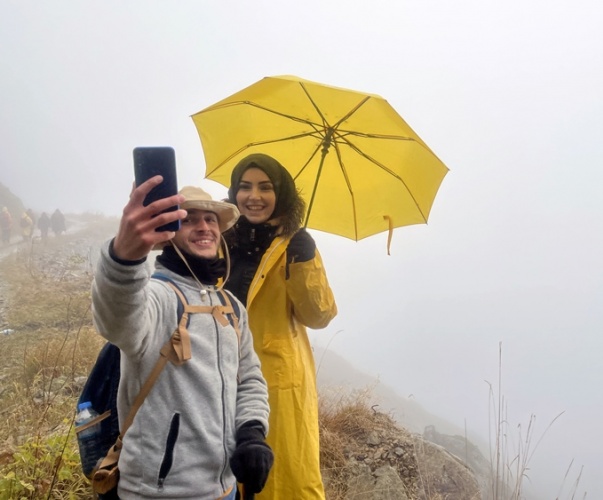 Dünyanın en tehlikeli yolunda adrenalin dolu yürüyüş 8
