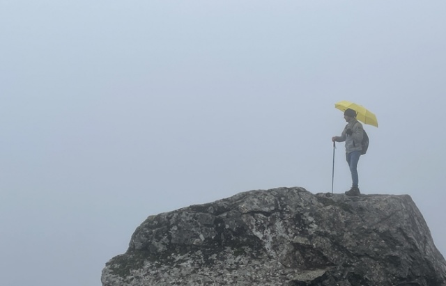 Dünyanın en tehlikeli yolunda adrenalin dolu yürüyüş 2