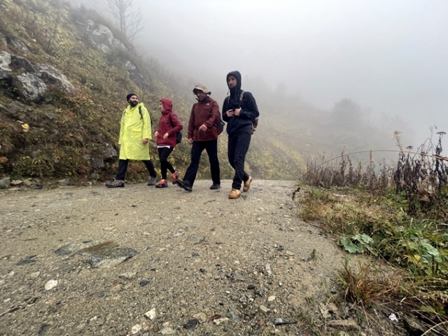 Dünyanın en tehlikeli yolunda adrenalin dolu yürüyüş 9