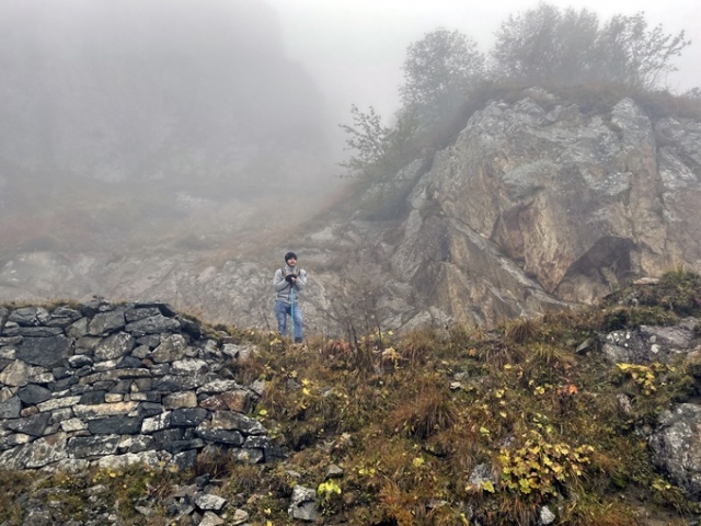 Dünyanın en tehlikeli yolunda adrenalin dolu yürüyüş 10