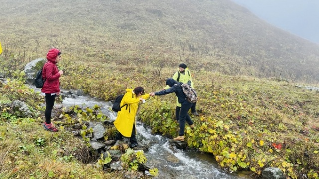 Dünyanın en tehlikeli yolunda adrenalin dolu yürüyüş 5