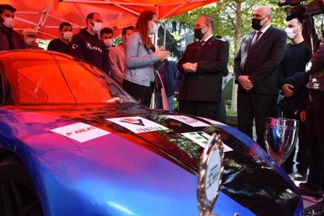 KTÜ'lü TEKNOFEST birincileri araçlarını tanıttı 4