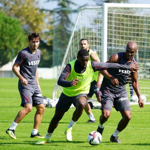 Trabzonspor'da 9. hafta oynanacak Fenerbahçe maçı hazırlıkları sürüyor 5