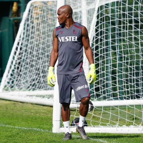 Trabzonspor'da Nwakaeme eldivenleri giydi 4