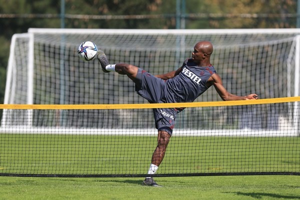 Trabzonspor'da Nwakaeme eldivenleri giydi 5