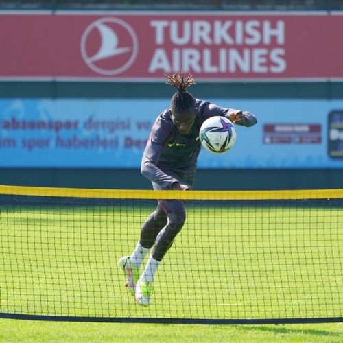 Trabzonspor'da Nwakaeme eldivenleri giydi 14