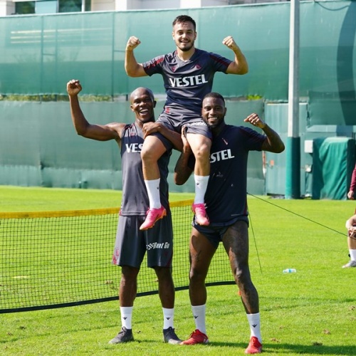 Trabzonspor'da Nwakaeme eldivenleri giydi 11