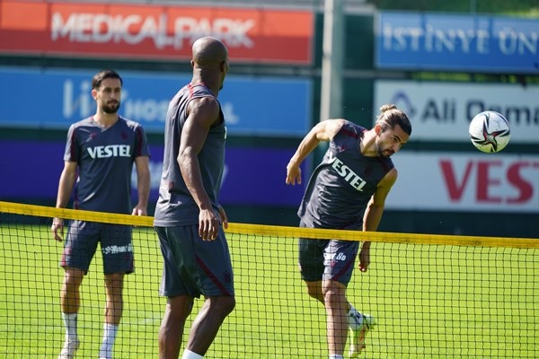 Trabzonspor'da Nwakaeme eldivenleri giydi 32