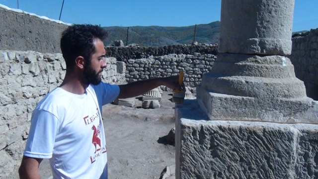 Karadeniz'deki kazılarda Urartu savaşçısının bronz kemeri bulundu 11