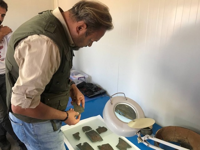 Karadeniz'deki kazılarda Urartu savaşçısının bronz kemeri bulundu 10