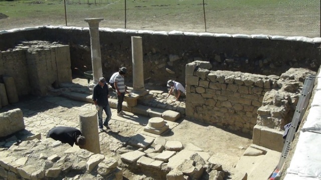 Karadeniz'deki kazılarda Urartu savaşçısının bronz kemeri bulundu 9