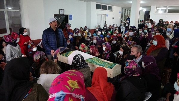 Şalpazarı Otobüs kazasında hayatını kaybedenlere ağladı 2