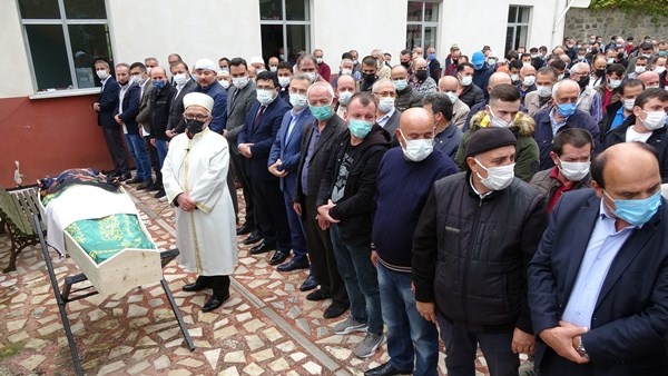 Şalpazarı Otobüs kazasında hayatını kaybedenlere ağladı 14