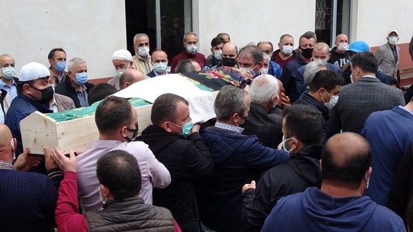 Şalpazarı Otobüs kazasında hayatını kaybedenlere ağladı 6