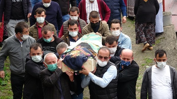 Şalpazarı Otobüs kazasında hayatını kaybedenlere ağladı 10