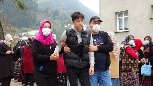 Şalpazarı Otobüs kazasında hayatını kaybedenlere ağladı 7