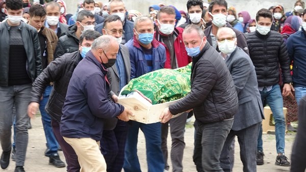 Şalpazarı Otobüs kazasında hayatını kaybedenlere ağladı 17