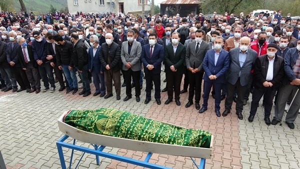 Şalpazarı Otobüs kazasında hayatını kaybedenlere ağladı 18