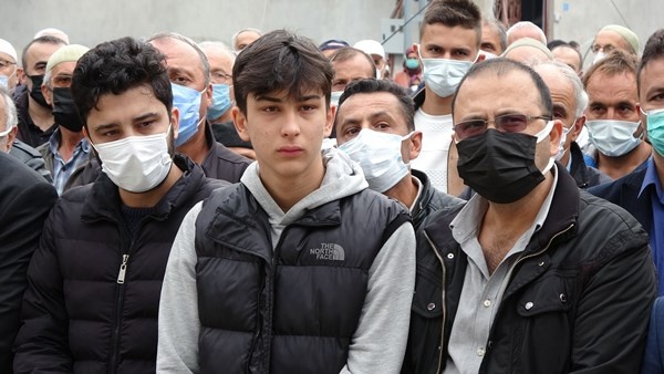 Şalpazarı Otobüs kazasında hayatını kaybedenlere ağladı 9