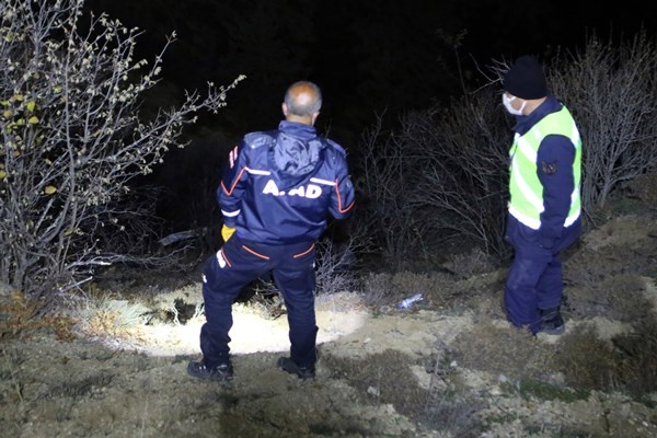 Gümüşhane’de kamyonet uçuruma yuvarlandı: 2 ölü, 1 yaralı 10