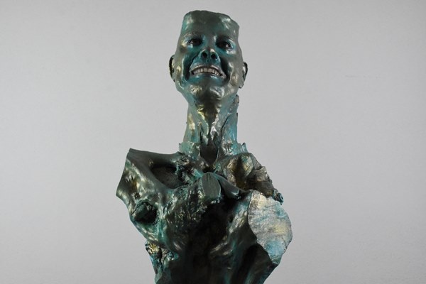 Karadeniz kıyısından topladığı ağaç parçalarını sanat eserine dönüştürüyor 15