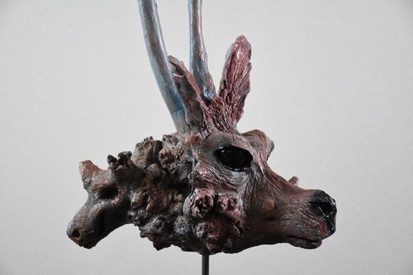 Karadeniz kıyısından topladığı ağaç parçalarını sanat eserine dönüştürüyor 16