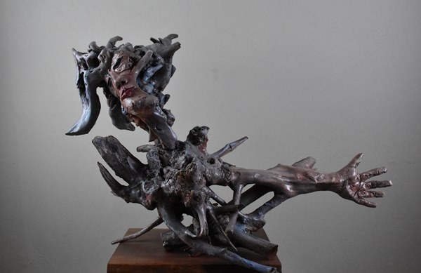 Karadeniz kıyısından topladığı ağaç parçalarını sanat eserine dönüştürüyor 17