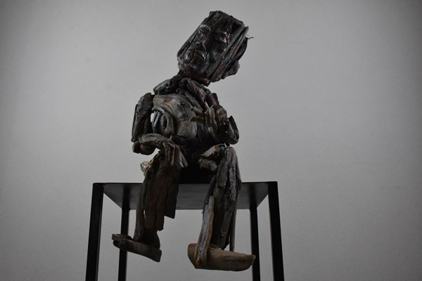 Karadeniz kıyısından topladığı ağaç parçalarını sanat eserine dönüştürüyor 19