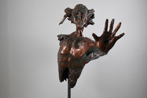 Karadeniz kıyısından topladığı ağaç parçalarını sanat eserine dönüştürüyor 20