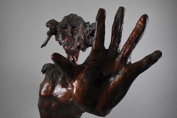 Karadeniz kıyısından topladığı ağaç parçalarını sanat eserine dönüştürüyor 22