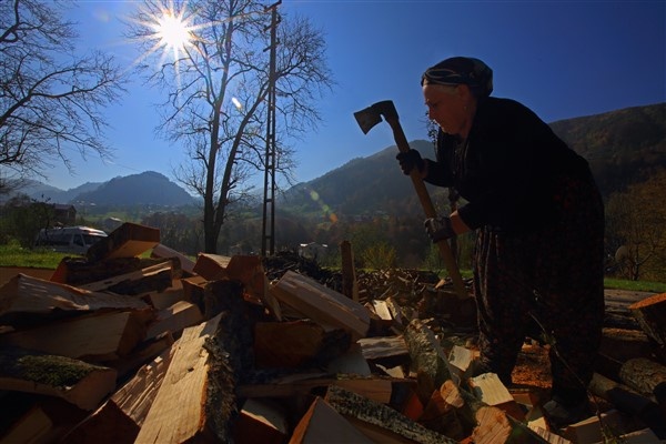 Karadenizli kadınlar kış hazırlıklarını sürdürüyor. 10