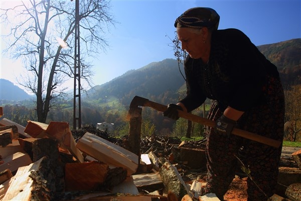 Karadenizli kadınlar kış hazırlıklarını sürdürüyor. 9