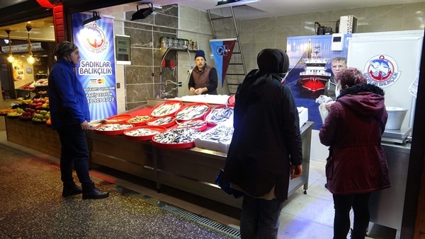 Trabzon'da fırtına! Uçak seferleri iptal, hamsi fiyatları fırladı 4