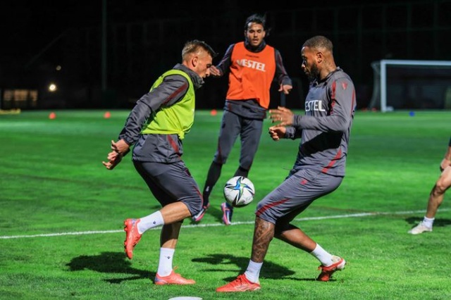 Trabzonspor Gaziantep FK maçına hazırlanıyor. 12