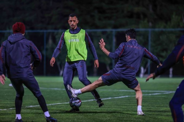 Trabzonspor Gaziantep FK maçına hazırlanıyor. 16