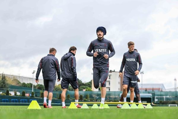 Trabzonspor'da neşeli antrenman! Un ve yumurtaya buladılar 15