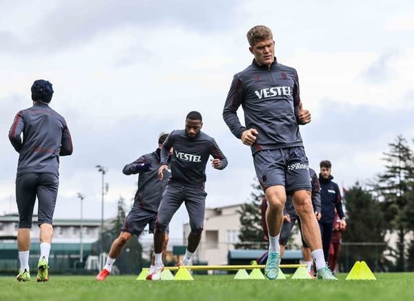 Trabzonspor'da neşeli antrenman! Un ve yumurtaya buladılar 16