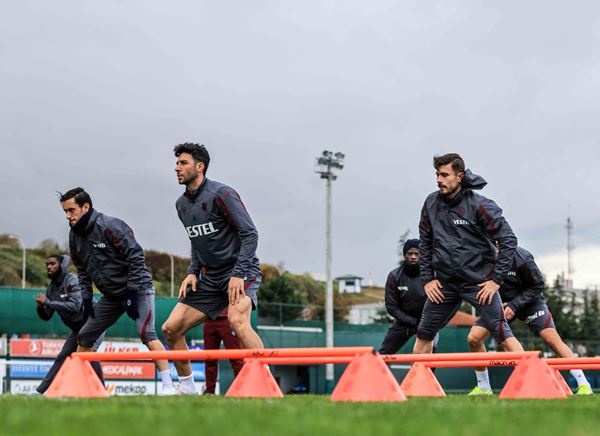 Trabzonspor'da neşeli antrenman! Un ve yumurtaya buladılar 10