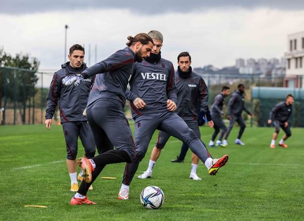 Trabzonspor'da neşeli antrenman! Un ve yumurtaya buladılar 19