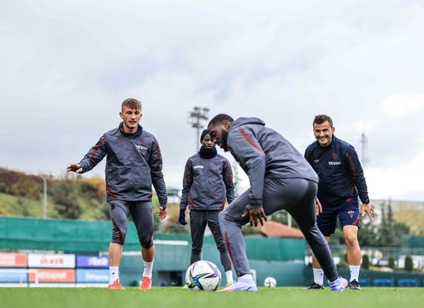 Trabzonspor'da neşeli antrenman! Un ve yumurtaya buladılar 28