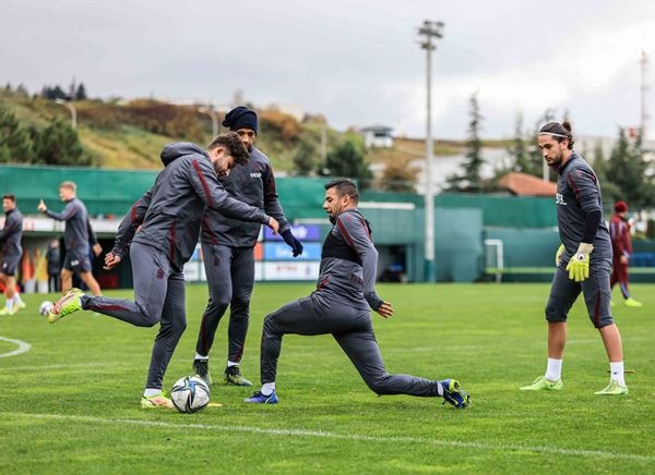Trabzonspor'da neşeli antrenman! Un ve yumurtaya buladılar 22