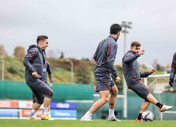 Trabzonspor'da neşeli antrenman! Un ve yumurtaya buladılar 6