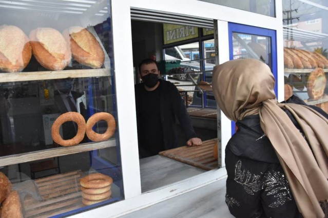 Bahar Ayvazoğlu esnaf ve vatandaşları dinledi. Foto Haber 7