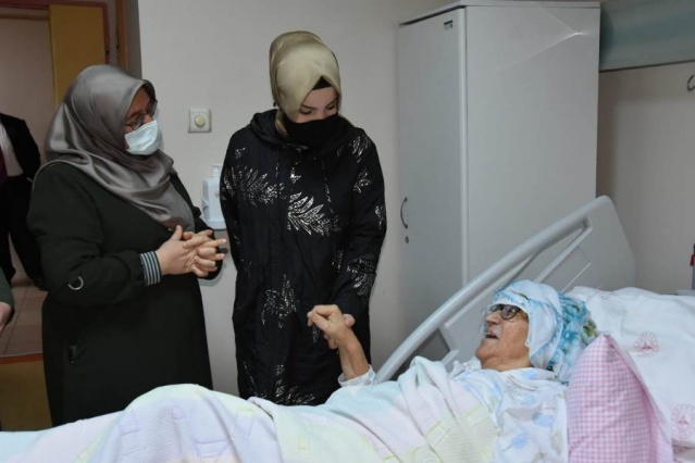 Bahar Ayvazoğlu esnaf ve vatandaşları dinledi. Foto Haber 18